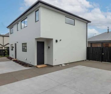 Fantastic Modern Townhouse! - Flexible Dates Available! - Photo 3