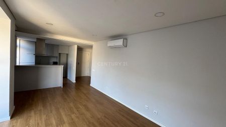 APARTAMENTO T1 EM MAXIMINOS PARA ARRENDAMENTO - Photo 2