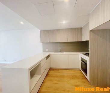 Luxury One bedroom + Study/Second bedroom Apartment - Photo 5