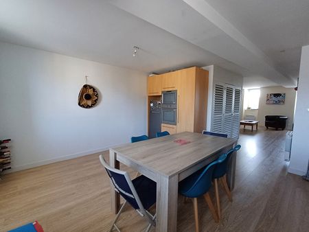 Location Appartement 2 pièces 72m² - Photo 3