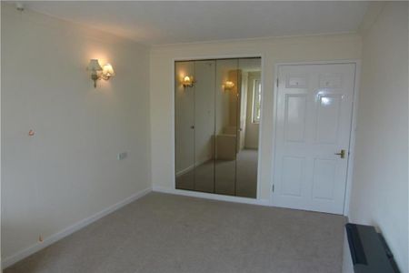 1 bedroom retirement property to rent - Photo 5