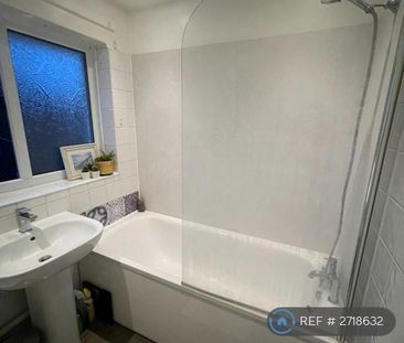 2 bedroom semi-detached house to rent - Photo 4