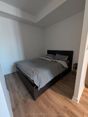 20 Edward Street #1319 - Photo 5