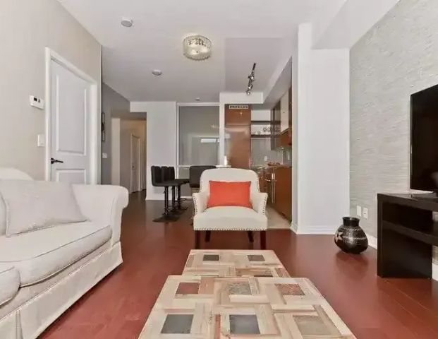 Renting a beautiful 2 bedroom + Den, 2 full Bathroom condo in Humber Bay - City of Toronto | 59 Annie Craig Drive, Toronto - Photo 1