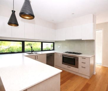 Convenient, Stylish & Spacious Living - Photo 4