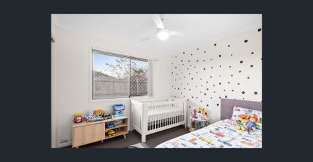 4 BEDROOM FAMILY HOME - Photo 2