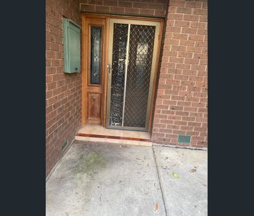 Comfortable residence in desired location - Photo 1