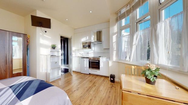 Studio to rent - Photo 1