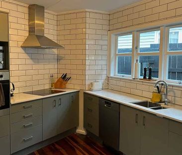 Modernised Family Home + Extra Sleepout Room - Photo 1