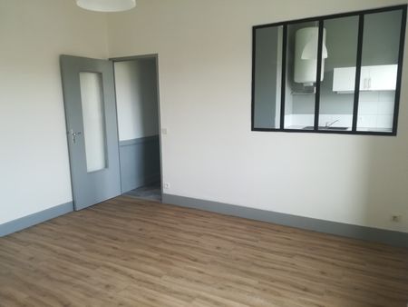 Location Appartement 2 pièces 50m² FEURS 42110 - Photo 5