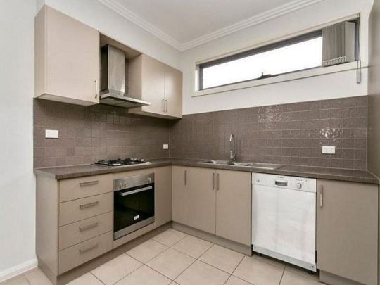 Perfect Townhouse! - Photo 1