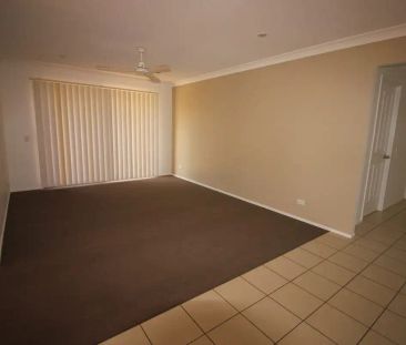 “Spacious 4 Bedroom Home in North Lakes School Zone!” - Photo 4