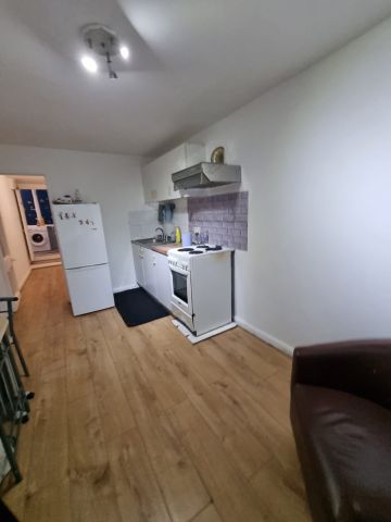 Studio Flat, Hardwicke Street, IG11 - Photo 3