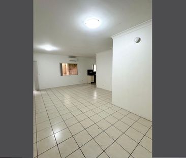 Newly Renovated 3 Bedroom Unit close to Westfield! - Photo 2