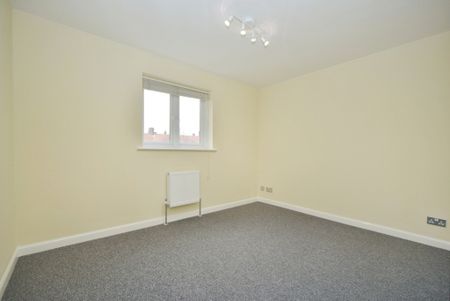 Brand New Refurbished House Close to Train Station & Shops - Photo 5