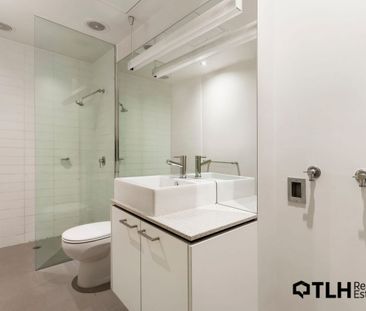 SPACIOUS TWO BEDROOM APARTMENT IN THE HEART OF PRAHRAN - Photo 3