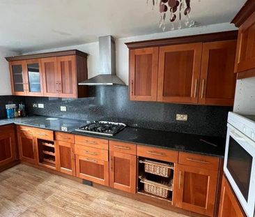 1 bedroom in a flat share to rent - Photo 3