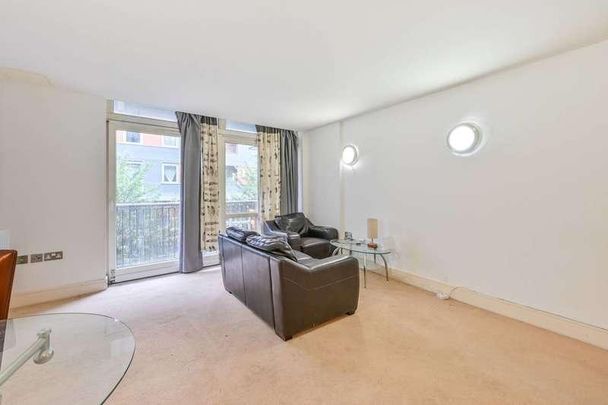 Moore House, Docklands, E14 - Photo 1