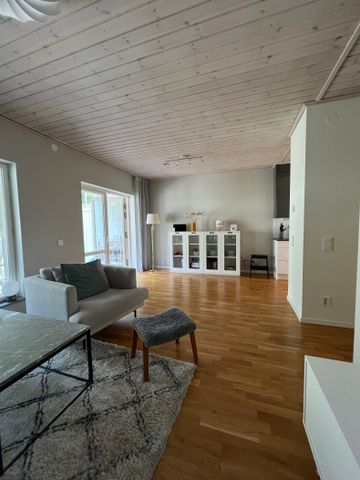 Gavelradhus i natursköna Älta 15 min från city - Photo 2