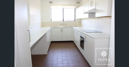 Bright and Spacious Apartment with views - Photo 5