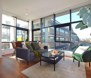 Lakeside Close, Staines-upon-thames, Surrey, TW18 - Photo 2