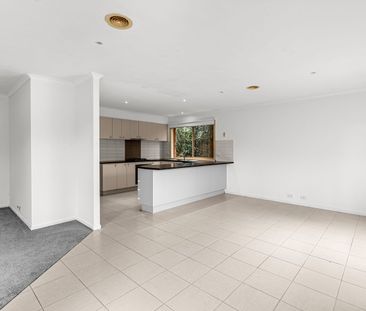 Stylish & Spacious Family Home in Wyndham Vale - Photo 2