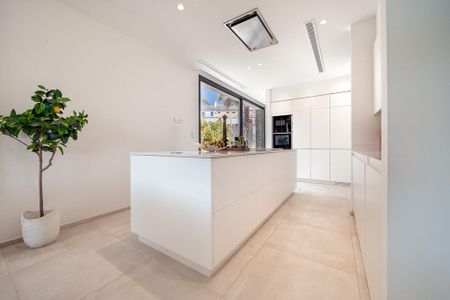 4 bedroom luxury Villa for rent in Marbella, Andalusia - Photo 2