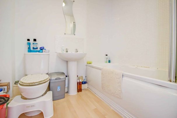 Chain Court, Swindon, Swindon, SN1 - Photo 1