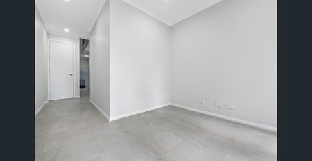 Brand new 4 Bedroom Duplex in Great Location - Photo 5