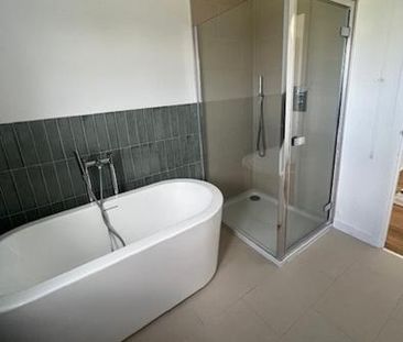 4 bedroom detached house to rent - Photo 5