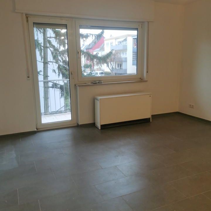Frisch renovierte 2 - Zimmer Wohnung mit Balkon - Photo 1