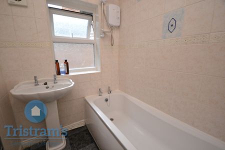 4 bed Detached House for Rent - Photo 5