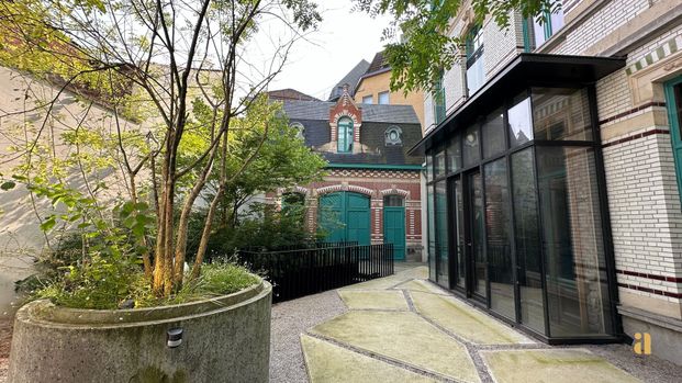Op zoek naar een lichtrijk appartement in het historisch centrum van Gent? - Photo 1