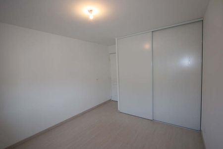 VIEUGY / Location Appartement 49 m² - Photo 2