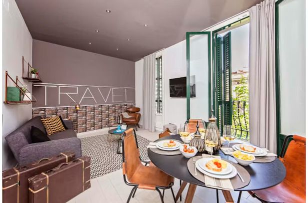 Carrer de Sants, Barcelona, Catalonia 08014 - Foto 1