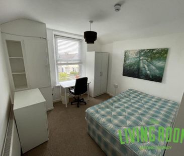 3 bedroom flat to rent - Photo 4