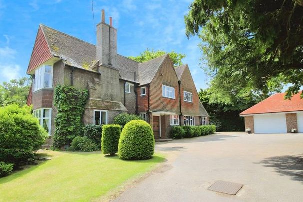 5 bedroom detached house to rent - Photo 1