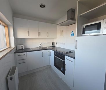 Burlington Avenue, B KT3, London - Photo 5