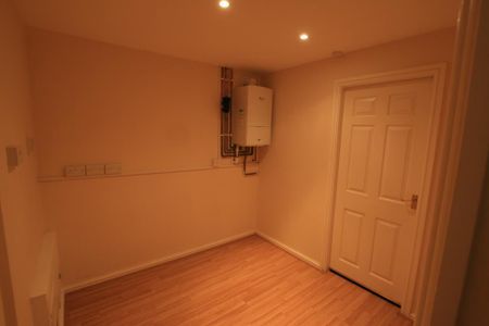 4 bedroom detached house to rent - Photo 4
