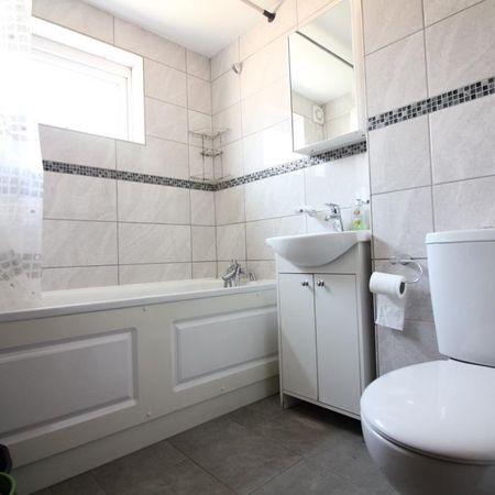 Sandown Close, Hounslow - Photo 4