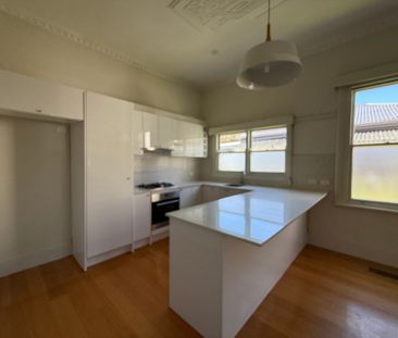 Sunny 3-Bed Home Near Bendigo CBD - Photo 6