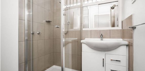 NEAT AS A PIN | HEATING AND COOLING | EASY ACCESS TO TRANSPORT - Photo 2