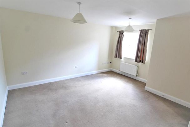 3 bedroom end of terrace house to rent - Photo 1