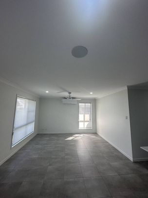 Charming 4 Bedroom Home In Blacks Beach - Photo 1