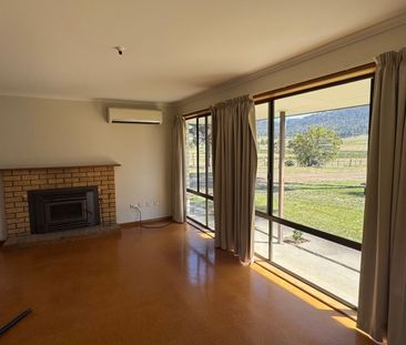 Charming 3 Bedroom Country Home - Photo 1