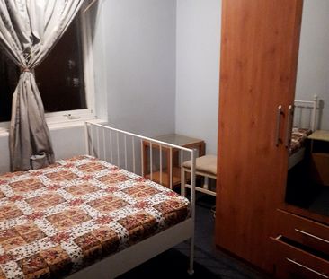 Room in a Shared House, Randlesdown Road, SE6 - Photo 3