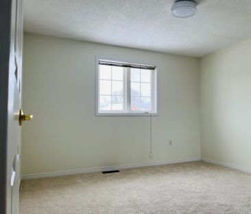 For Lease - 14 Downing Crescent, Barrie, Ontario - Photo 4