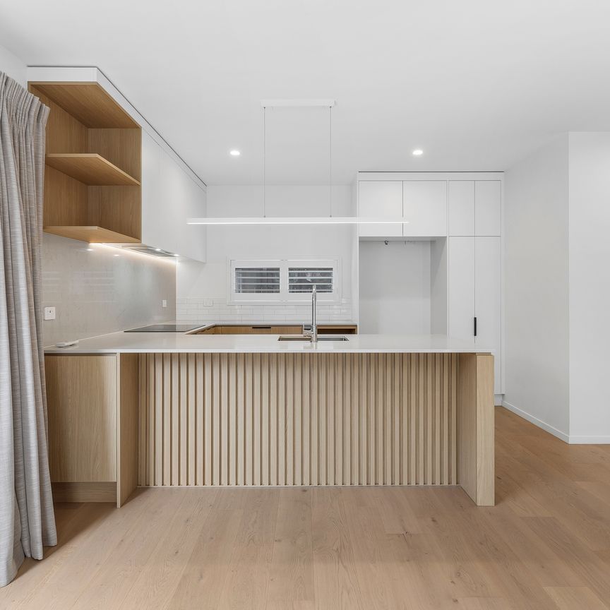 Elegance Meets Effortless Family Living. - Photo 1