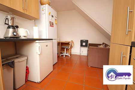 1 bedroom in a flat share to rent - Photo 5