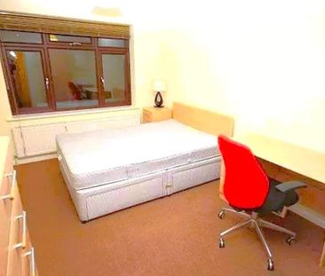6 bedroom detached house to rent - Photo 5
